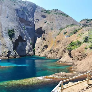https://le-spot-577.fr-provencehotel.com